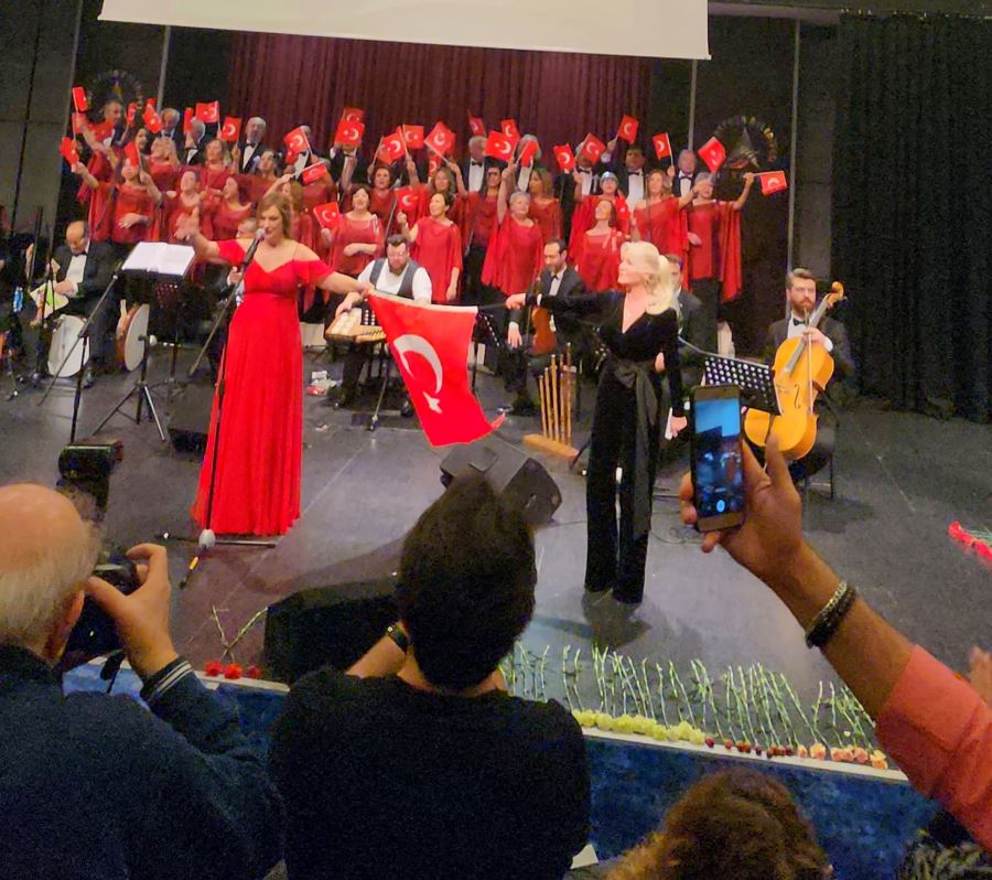 Antalya Çağdaş Türk Müziği Topluluğu’ndan büyüleyen konser
