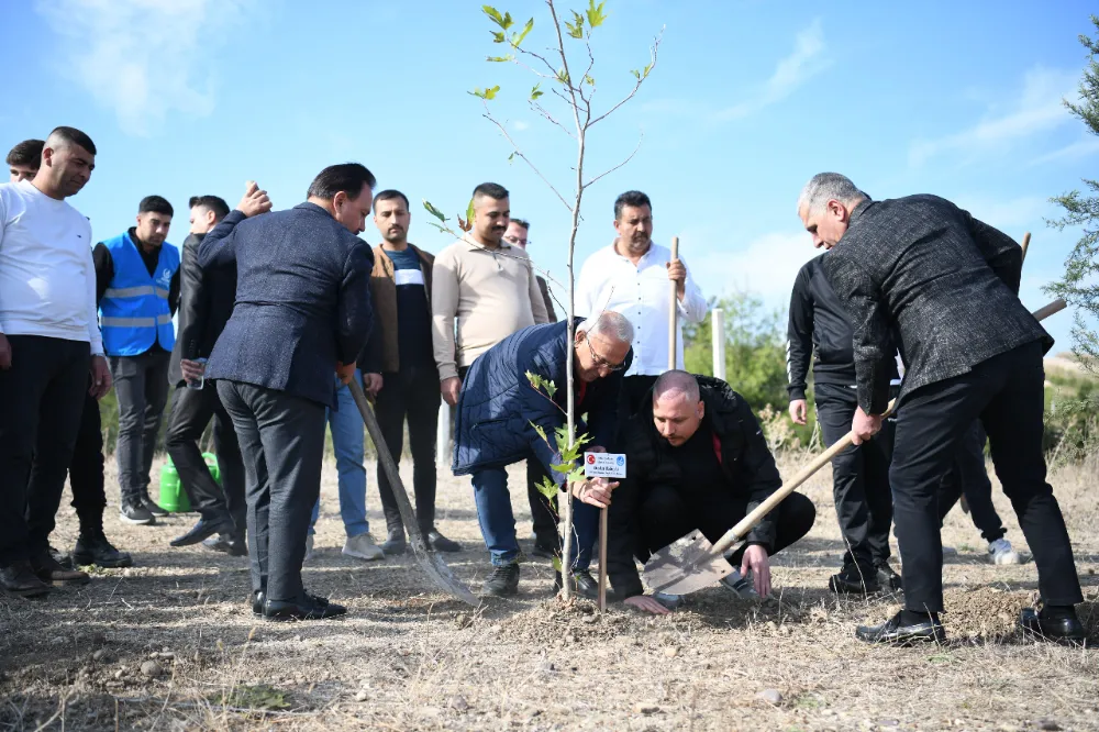 Adana’da ilk fidan Kanlı ve Tutsoy’dan…