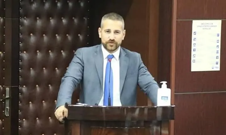 Uğur Mirza: “Daha önce yapılan herşeyi yokederek belediyecilik yapamayız
