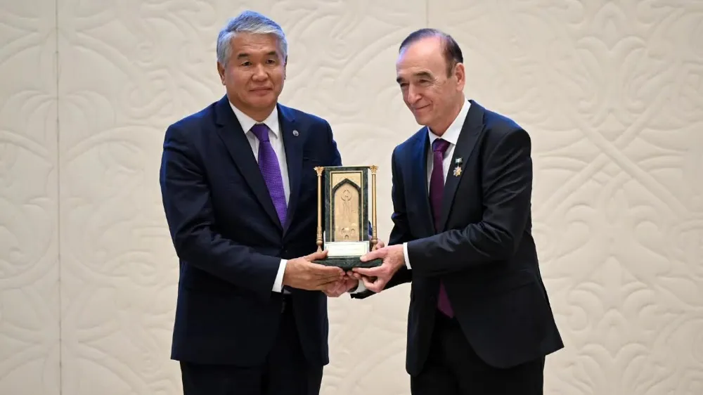 TÜRKSOY Genel Sekreteri Raev