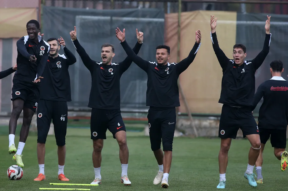 Haftanın açılış maçında Gençlerbirliği Kocaelispor sınavında 