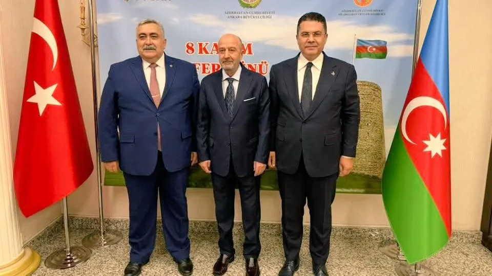 Zafer resepsiyonunda buluştular 