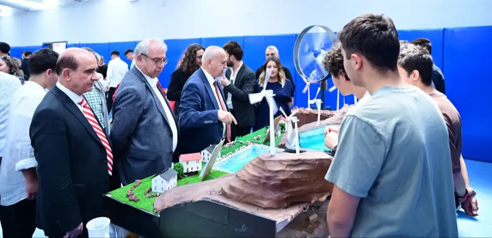 Bilim Şenliğinde öğrenciler projelerini sergiledi