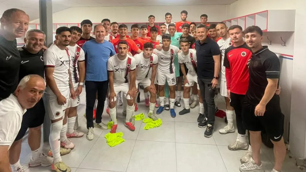 Teknik Direktör Hüseyin Eroğlu’ndan U19 Takımına moral ziyareti
