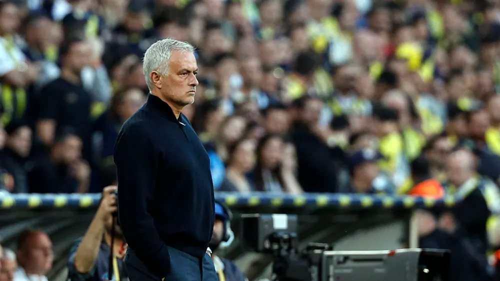 Yüzsüz Mourinho yine çamurunu attı!