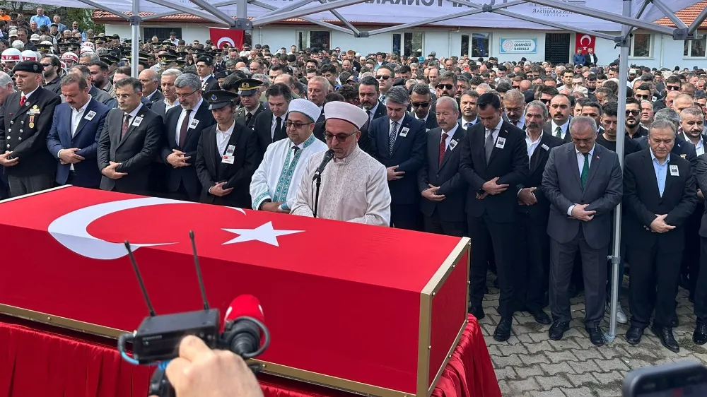 Afyonkarahisar şehidini dualarla uğurladı