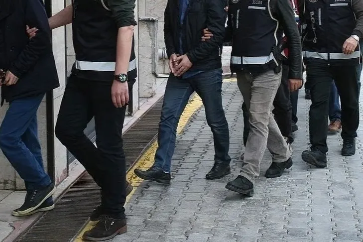 FETÖ operasyonunda 10 polise tutuklama