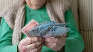 Yaşlı ve engelli aylıkları hesaplara yatırıldı
