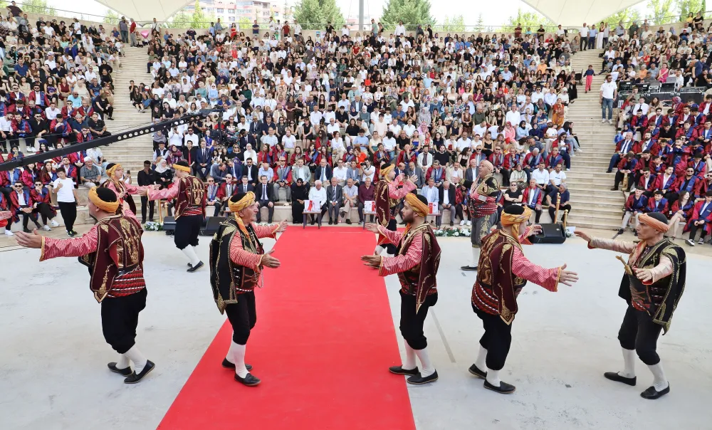 Seymenlerden mezuniyet coşkusuna destek