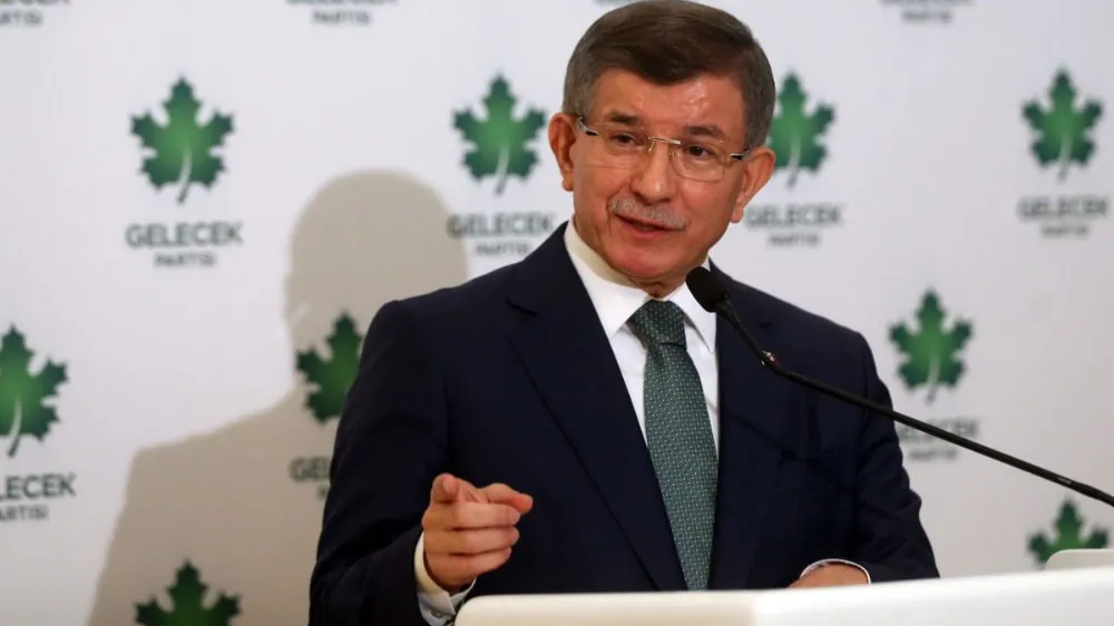 Gelecek Partisi eriyor 