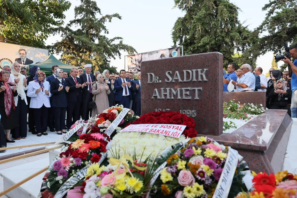 Bakan Göktaş, Dr. Sadık Ahmet