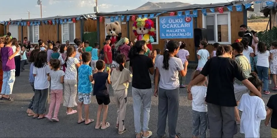 Malatyalı minikler Ülkü Ocakları Şenliğinde gönüllerince eğlendi 