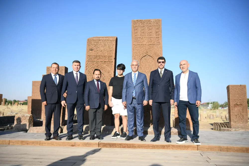 “Kutlu mirasa canımız pahasına sahip çıkacağız”