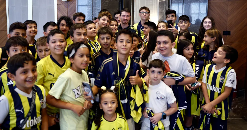 Fenerbahçeli futbolcular çocuklarla buluştu