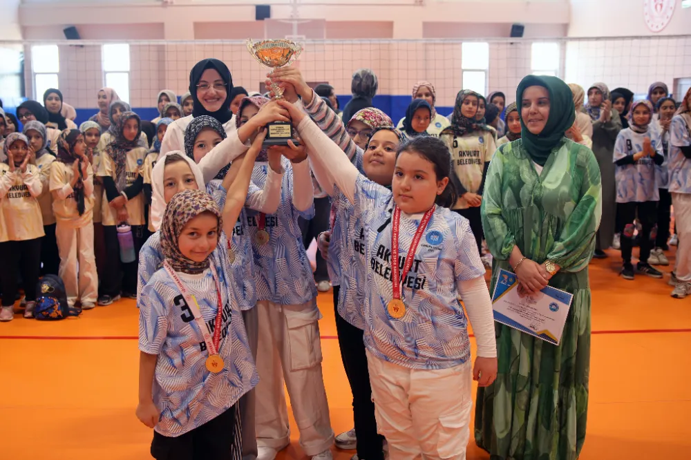 CAMİDEN VOLEYBOL SALONUNA