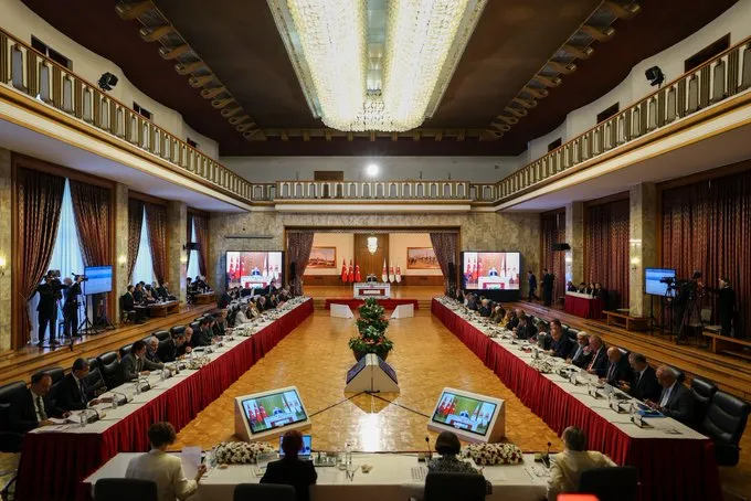 Komisyon bugün akademisyenleri dinledi