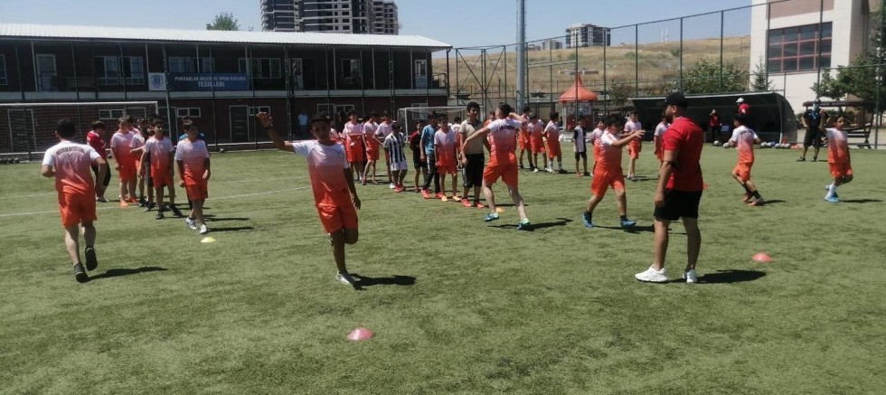 Pursaklar`da şimdi yaz spor okulu zamanı